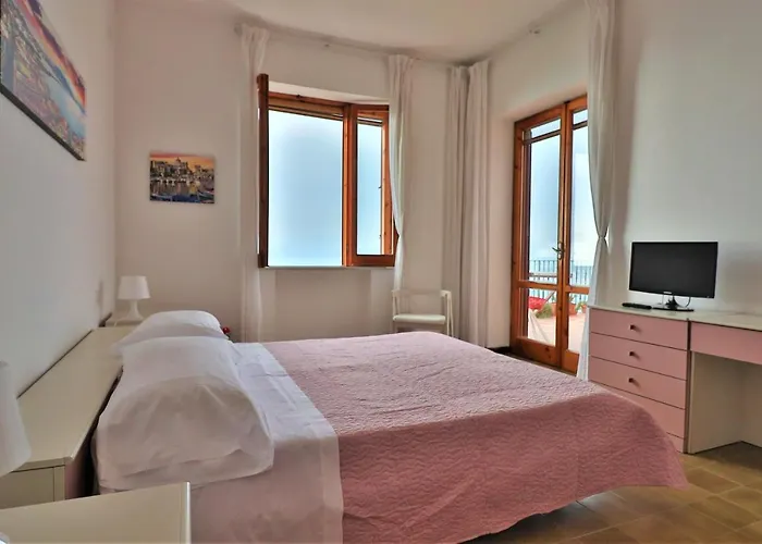 Il Belvedere לינה וארוחת בוקר 3*