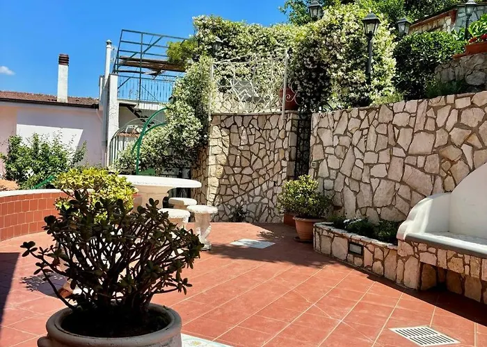 לינה וארוחת בוקר Il Belvedere 3*